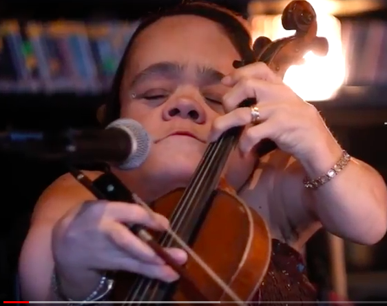 Live at KXCI: Gaelynn Lea, “The Long Way Around”