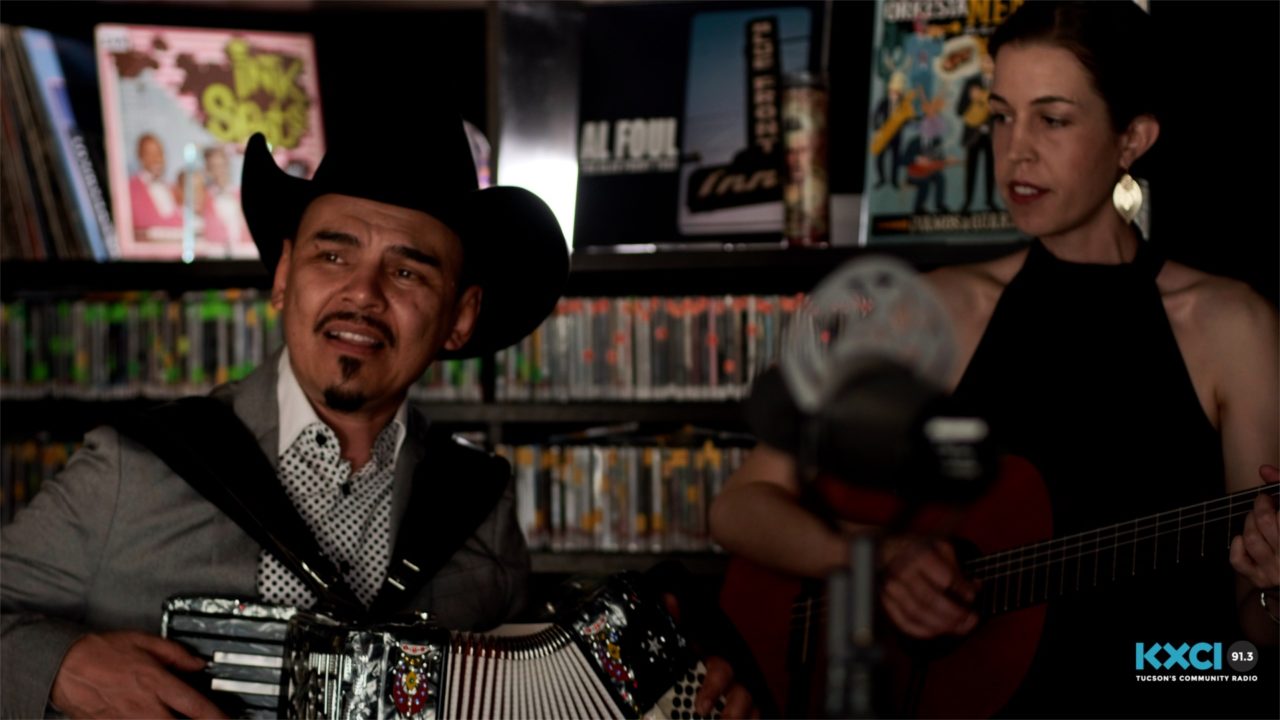 Live on KXCI: Carlos Medina, “Que Dios Te Guarde Madrecita”